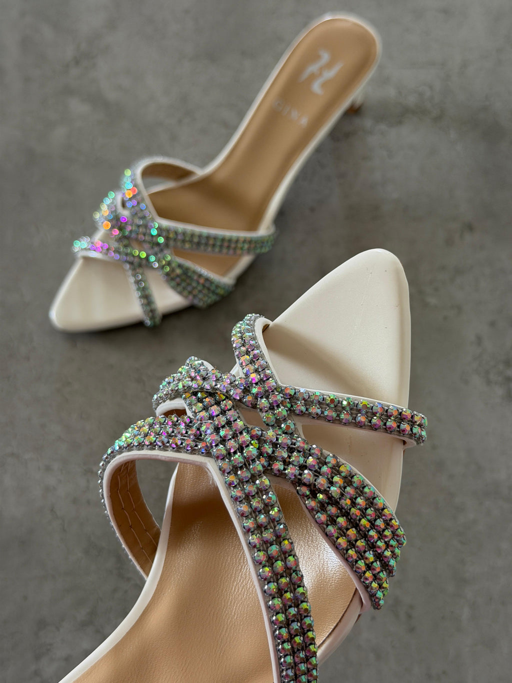 GINA  TAYLOR Quartz Chic