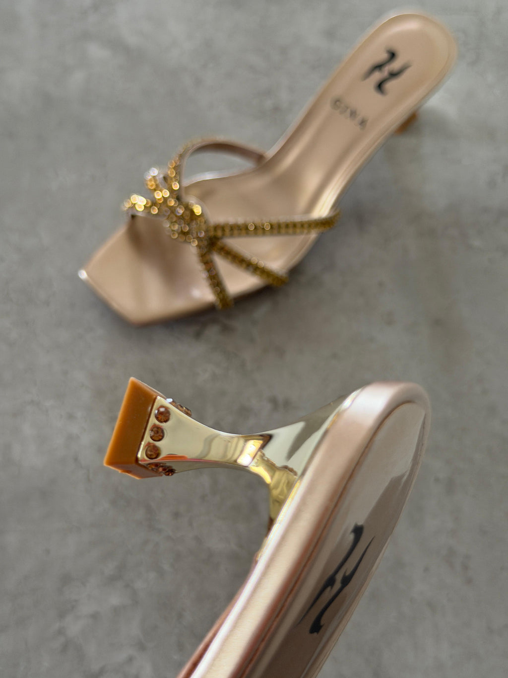 GINA  TAYLOR Quartz Chic