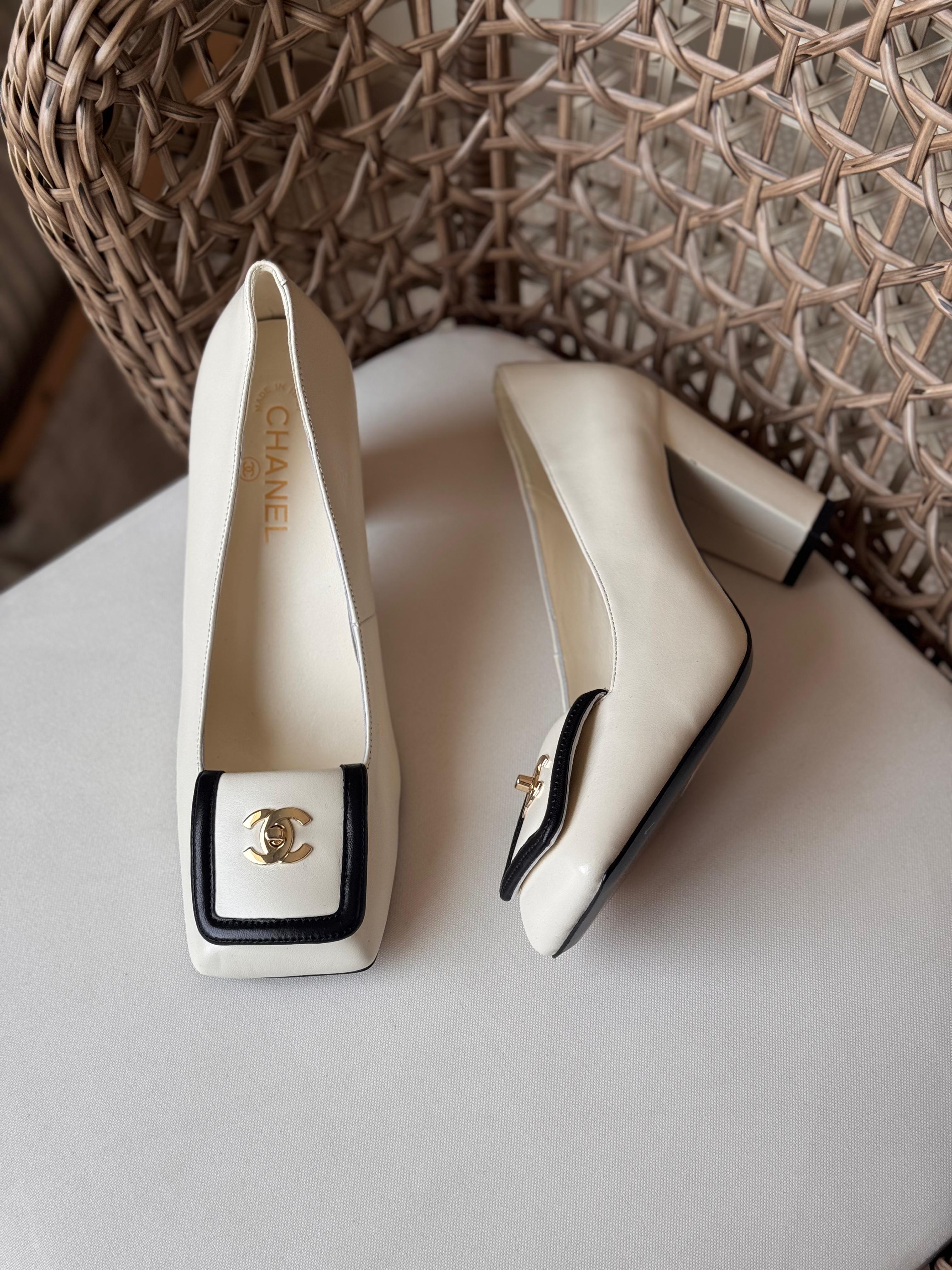 CHANEL Pumps  Lambskin