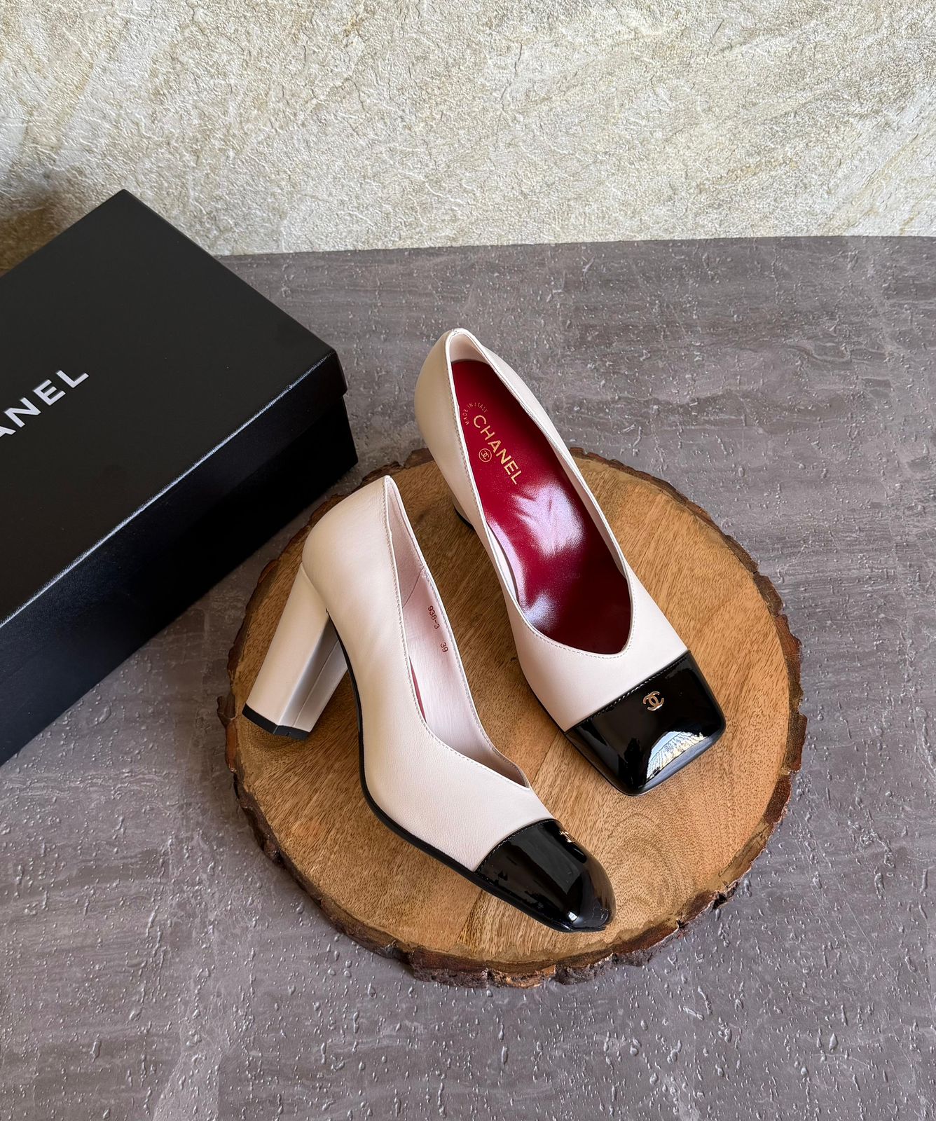 Chanel Pumps - Lambskin & patent calfskin