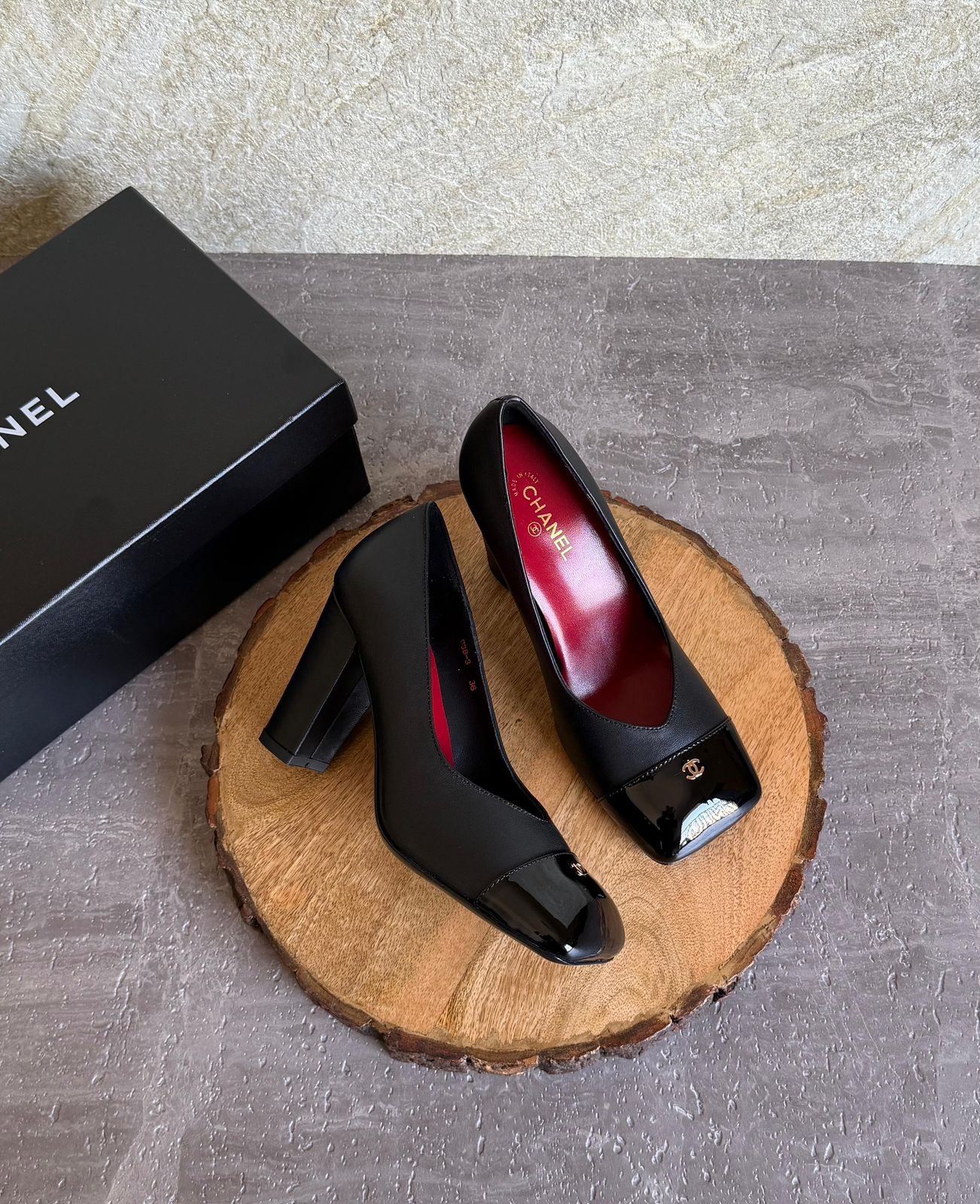 Chanel Pumps - Lambskin & patent calfskin