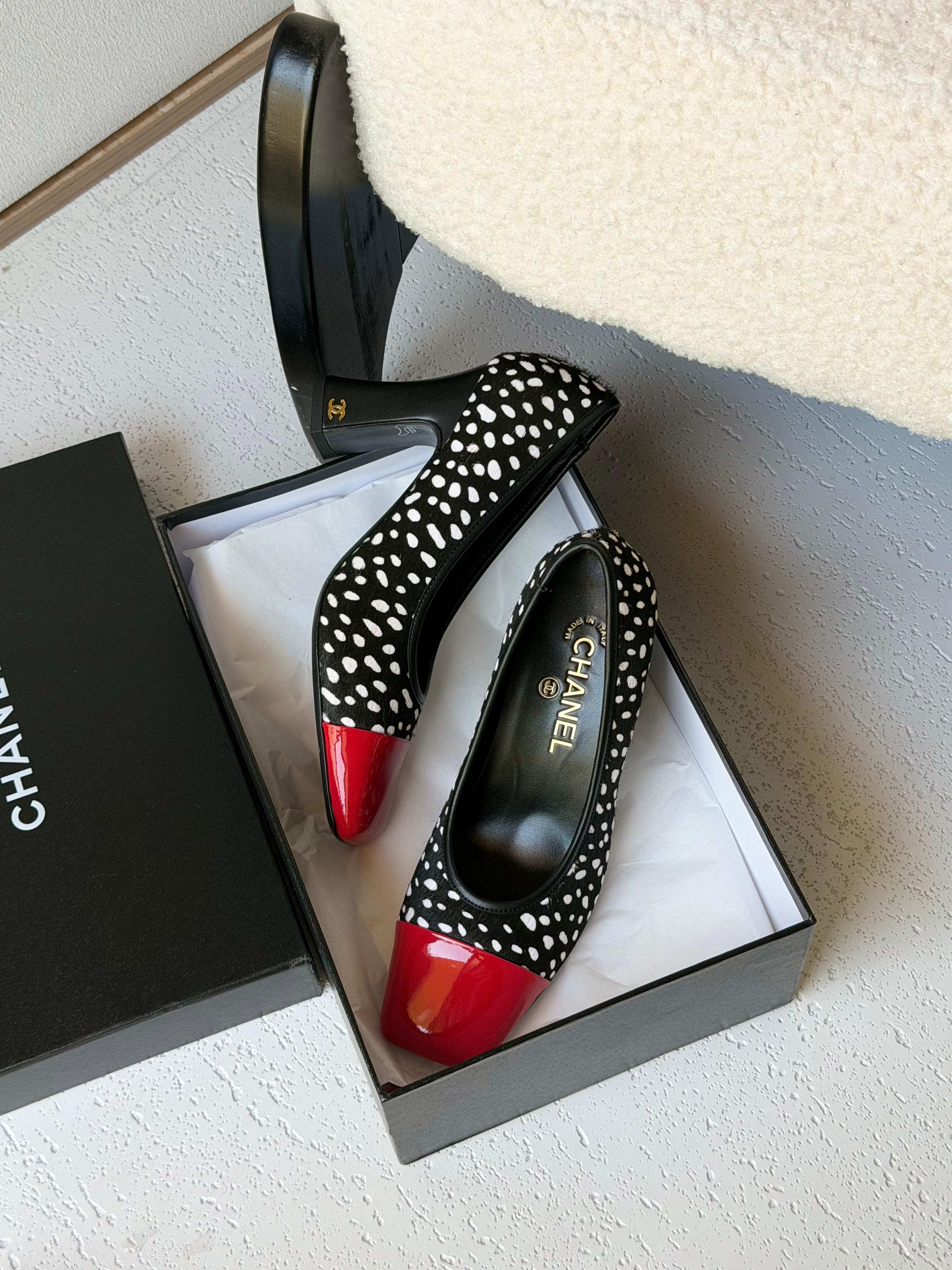 Chanel Pumps Lambskin & Patent Calfskin