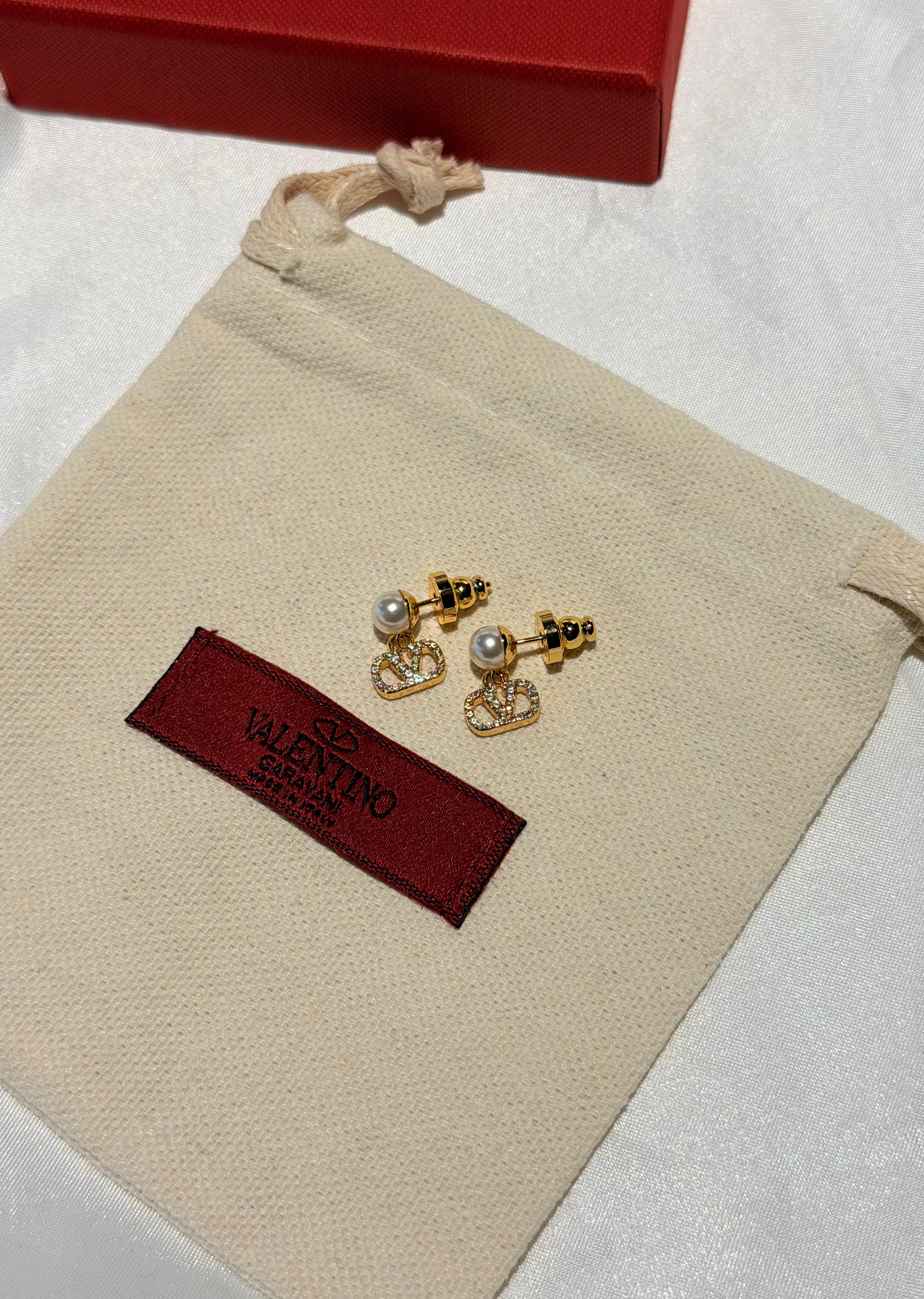 VALENTINO Set⁠ ⁠⁠Necklace, Earrings & Bracelet